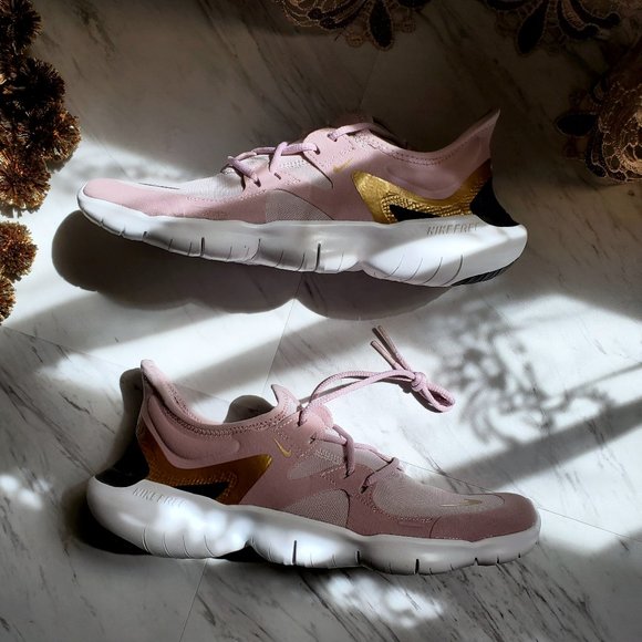 Nike Shoes - Nike Free RN 5.0